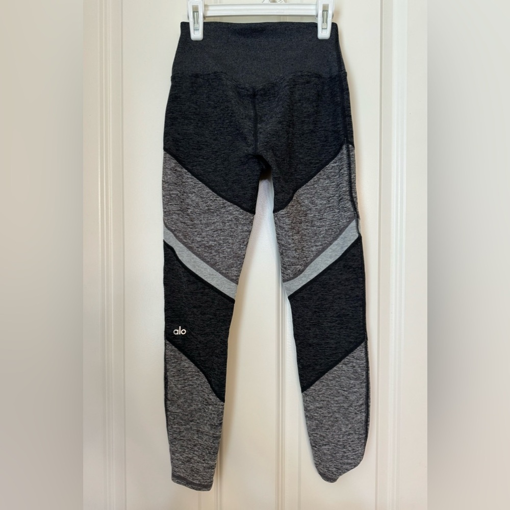 Alo Yoga Alosoft High Waist 7/8 Lounge Leggings Grey Stripe Size XS - Picture 4 of 11